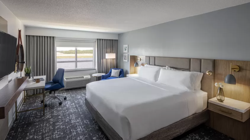 Crowne Plaza Ft. Myers Gulf Coast modern guestroom